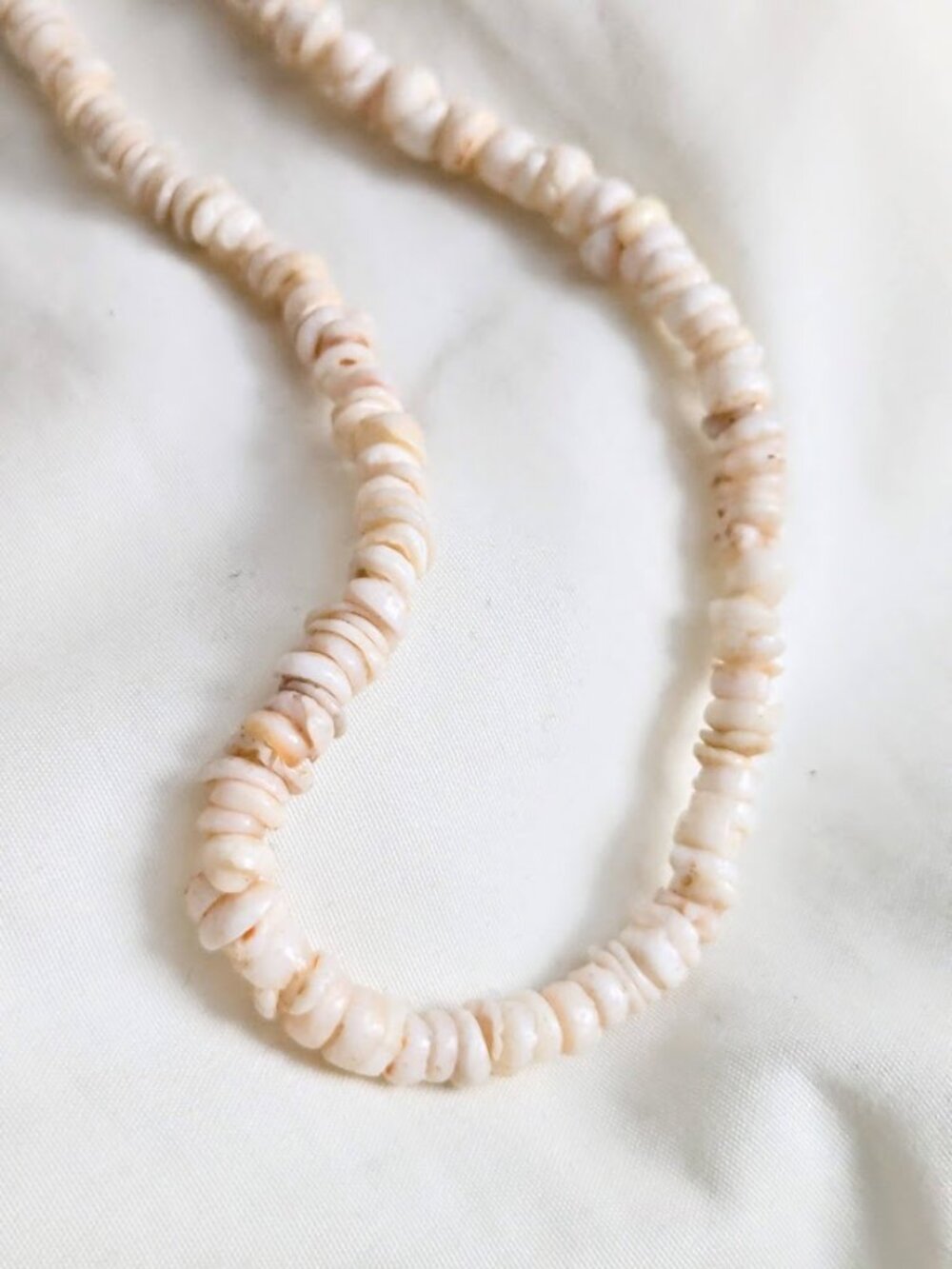 Vintage Hawaiian Puka Shell Choker Necklace Cream White Retro Surfer Coastal Y2K
